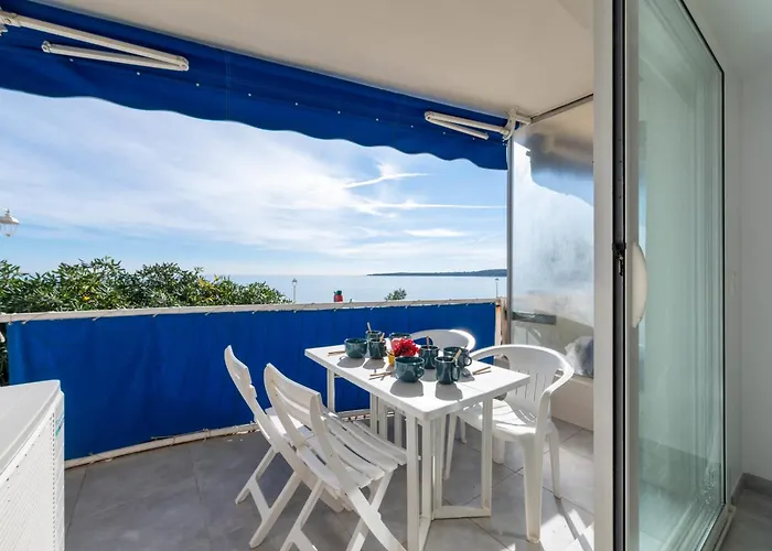 2-Br Seafront Apartment In Cannes